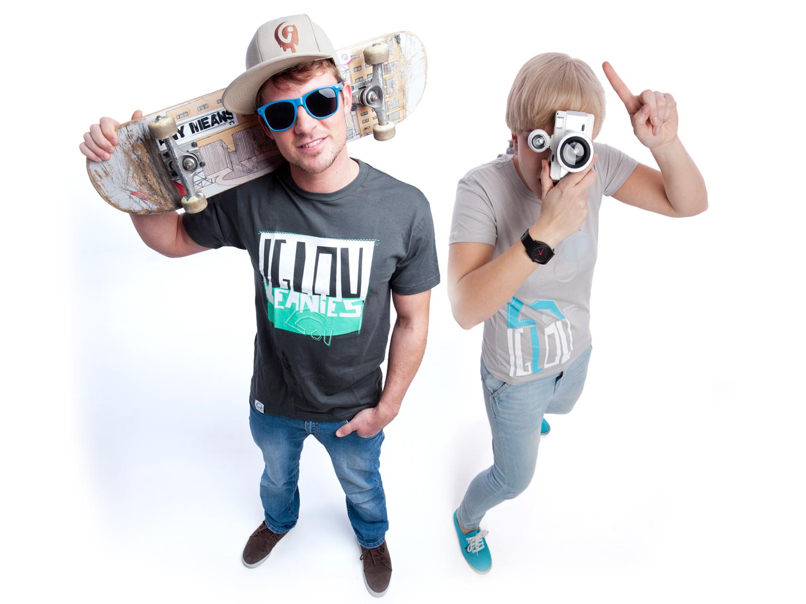 skater mann und frau mit cooler cap von iglou